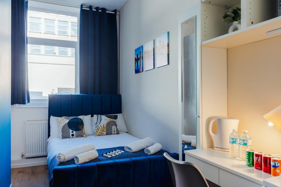 Bed, Photo of the whole room, towels