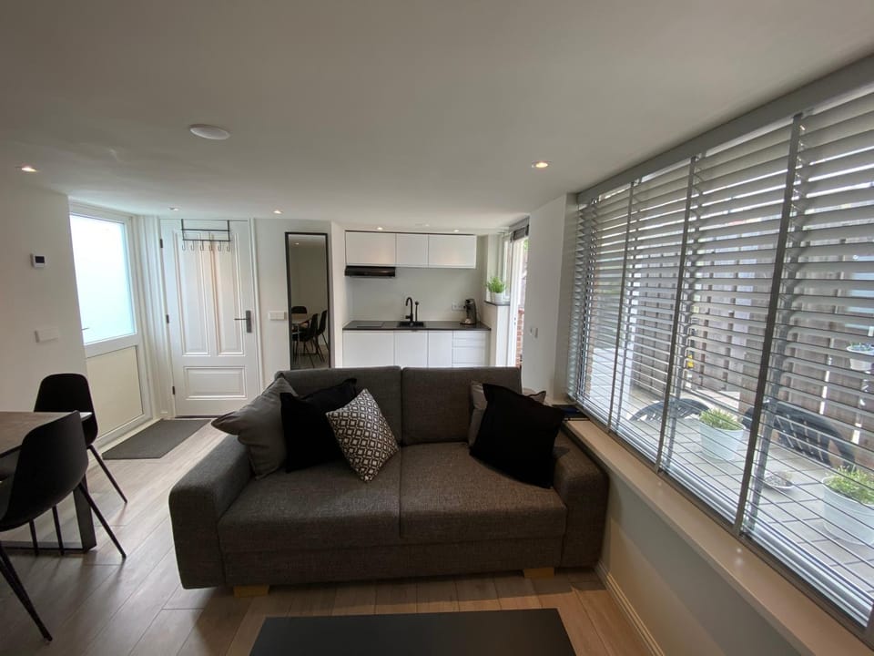 Cozy Tiny House Egmond aan Zee- 500m from Beach-North Sea House in Egmond aan Zee