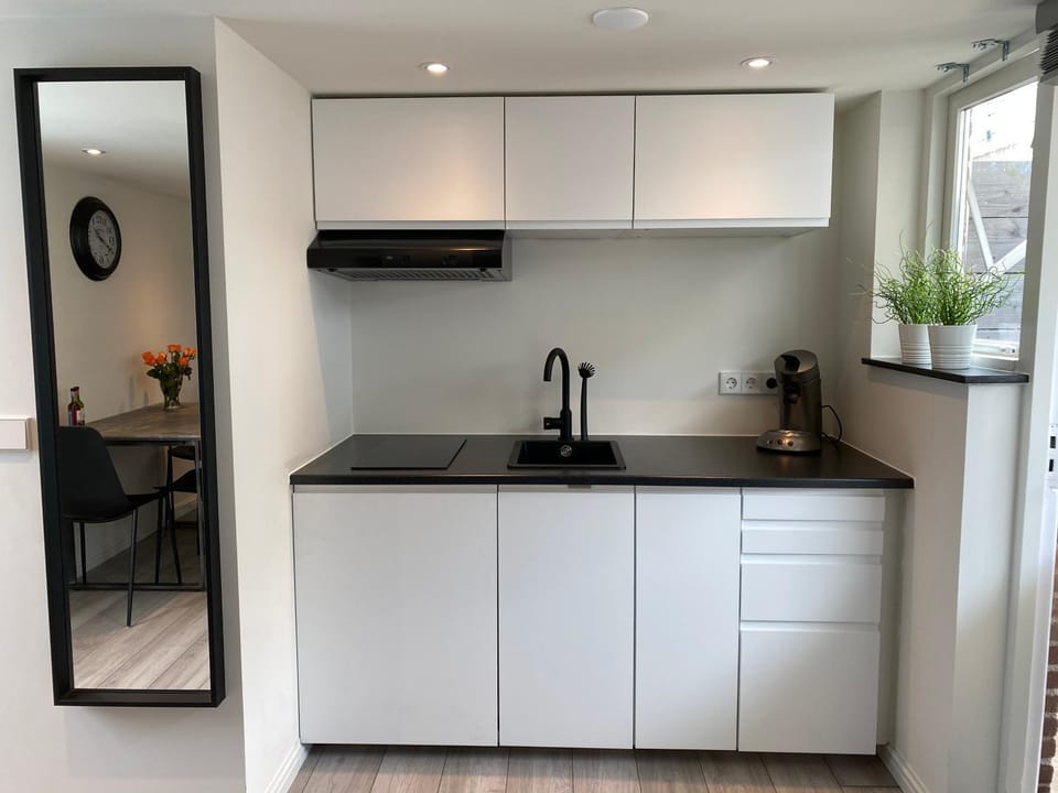 Cozy Tiny House Egmond aan Zee- 500m from Beach-North Sea House in Egmond aan Zee