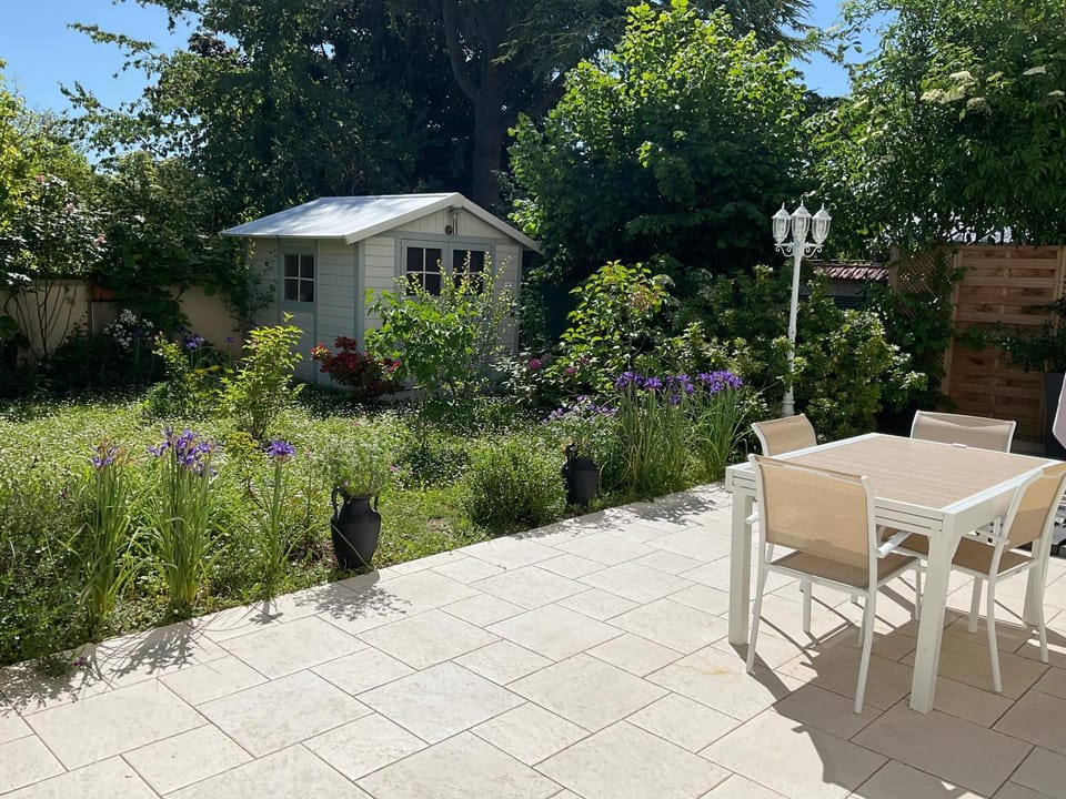 Le jardin d'Anatole Apartment in Bourges