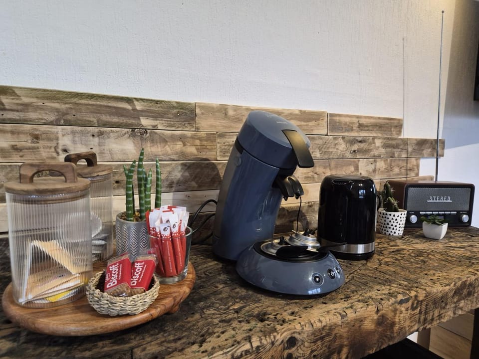 Coffee/tea facilities, Kitchen or kitchenette