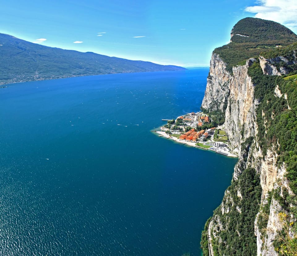 Property building, Natural landscape, Windsurfing, Canoeing, Diving, Sports