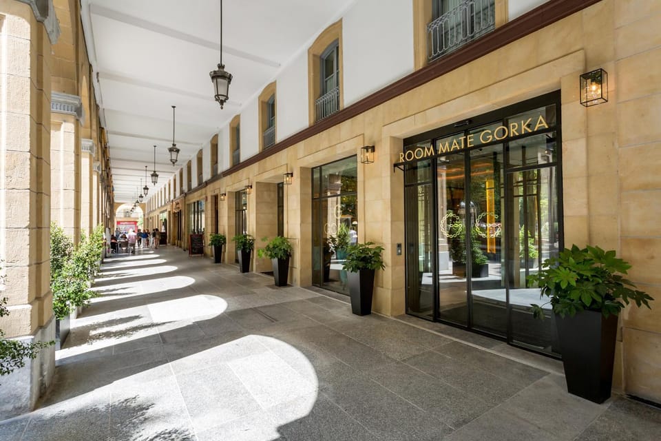 Property building, Facade/entrance