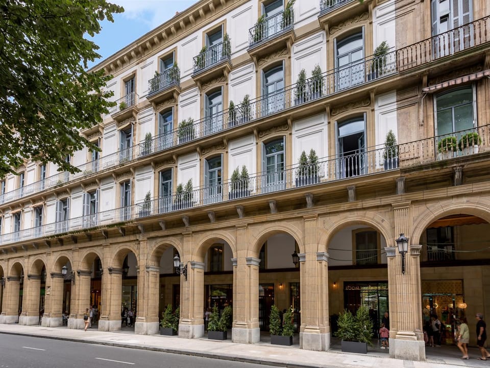 Property building, Facade/entrance