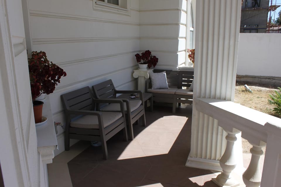 Balcony/Terrace, Balcony/Terrace, Area and facilities