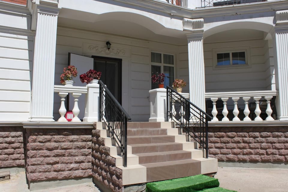 Property building, Facade/entrance
