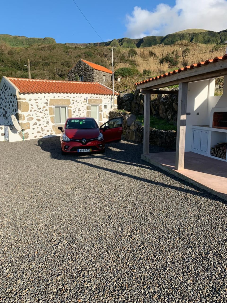 Facade/entrance, Mountain view, Parking