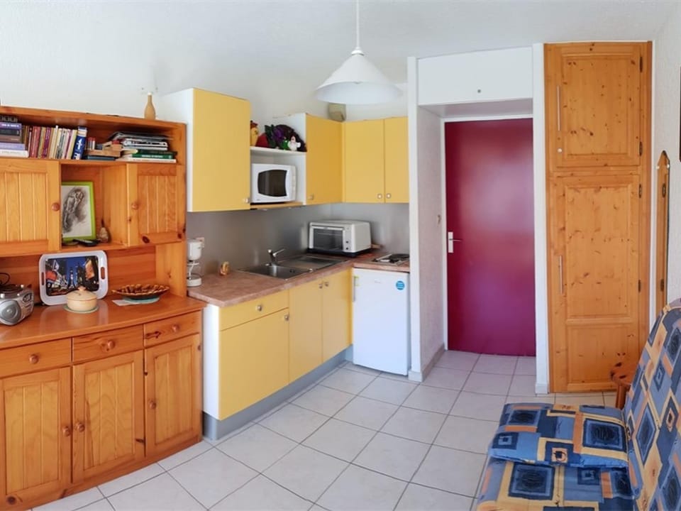 Studio Cabine avec Piscine à 200m Plage - 4 Couchages, Parking Privatif, Argelès-sur-Mer - FR-1-388-20 Cabin in Argeles-sur-Mer