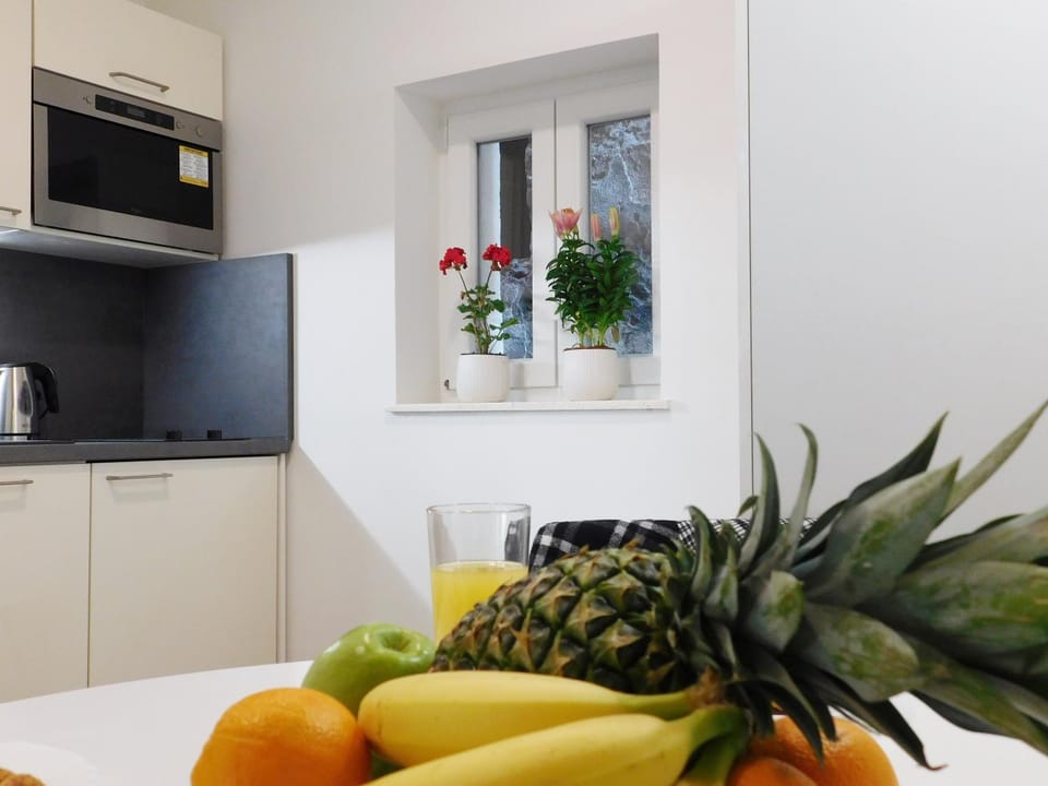 Kitchen or kitchenette, Food and drinks
