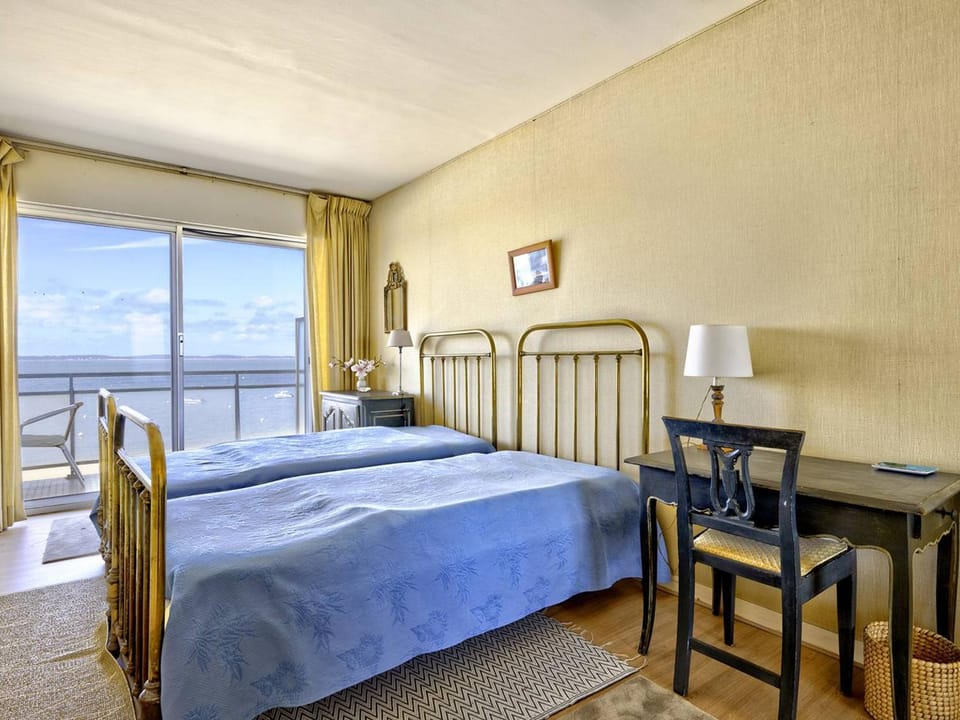 Arcachon Pereire - T2 Front de Mer avec Balcon et Parking - FR-1-433-26 Apartment in Arcachon