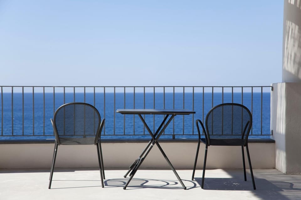 Balcony/Terrace, Decorative detail, River view