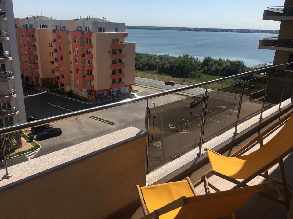 Day, Summer, Balcony/Terrace, Seating area, Lake view