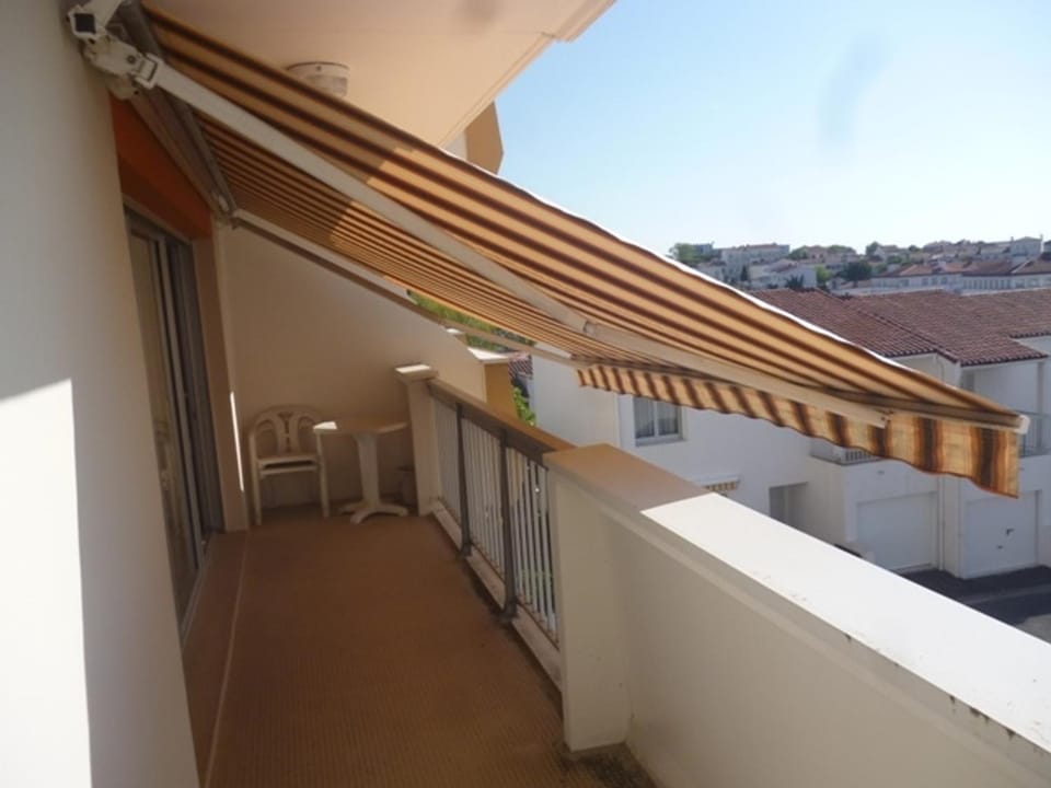 Appartement ensoleillé et spacieux avec parking, centre de Royan - FR-1-71-62 Apartment in Royan
