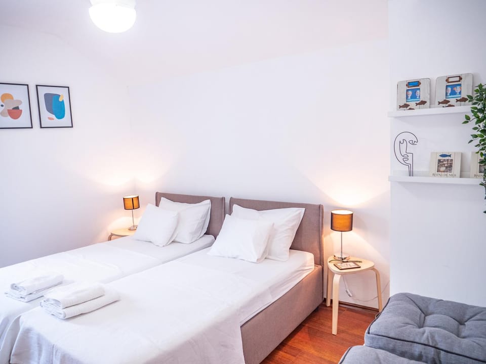 Bed, Decorative detail, Bedroom
