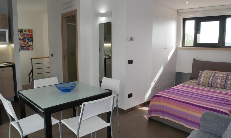 Bed, Photo of the whole room, Dining area