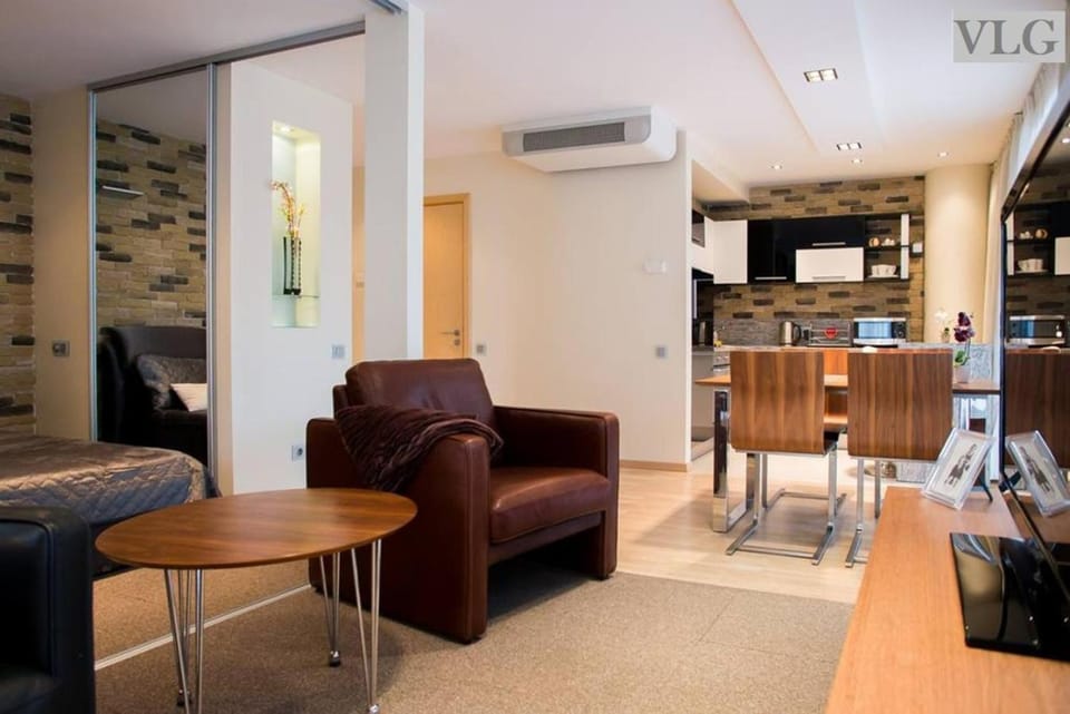 Kitchen or kitchenette, Living room, Seating area