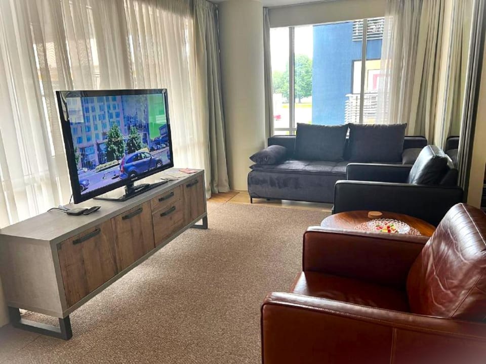 View (from property/room), Living room, River view, Street view