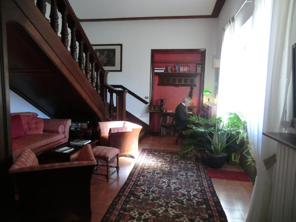 Communal lounge/ TV room