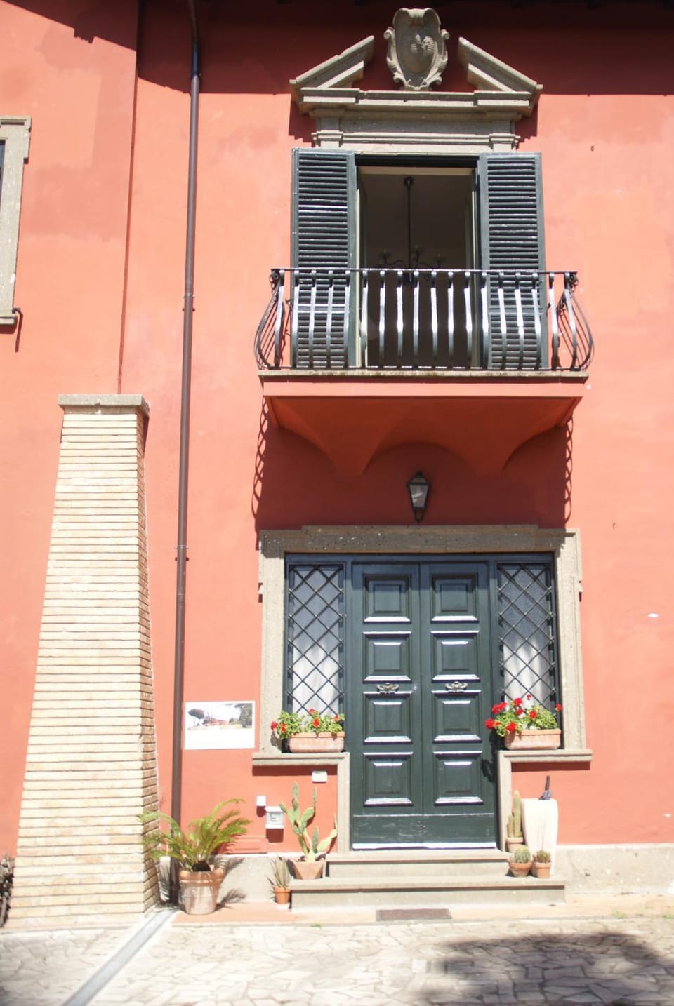 Facade/entrance