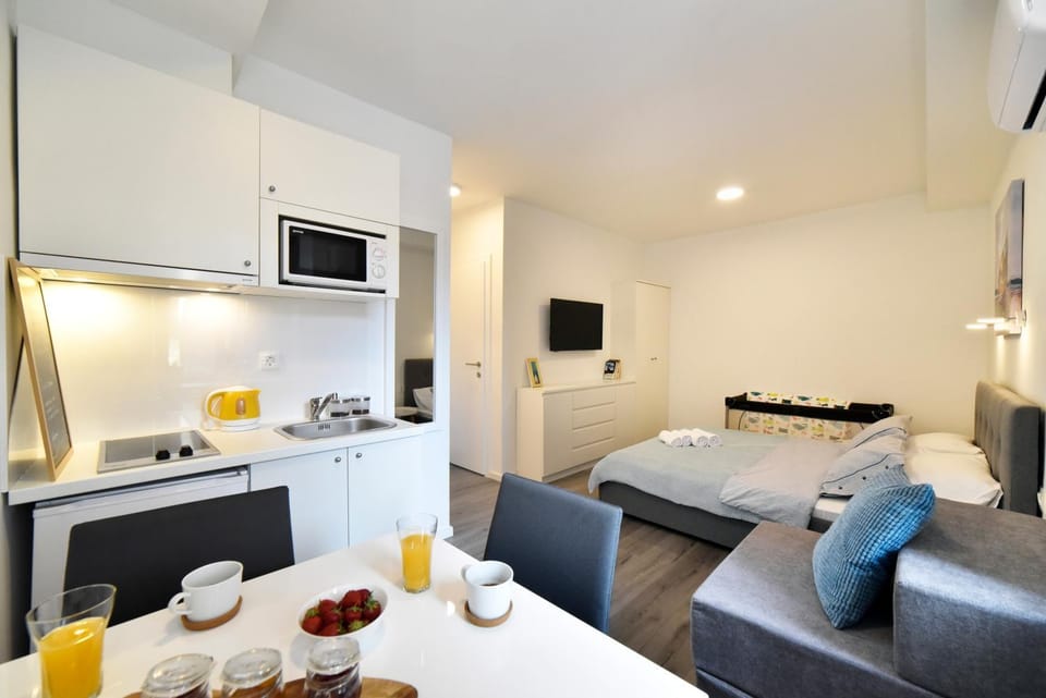 Coffee/tea facilities, Kitchen or kitchenette, Photo of the whole room, Dining area