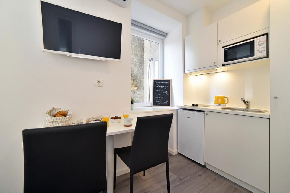 TV and multimedia, Coffee/tea facilities, Kitchen or kitchenette, Dining area