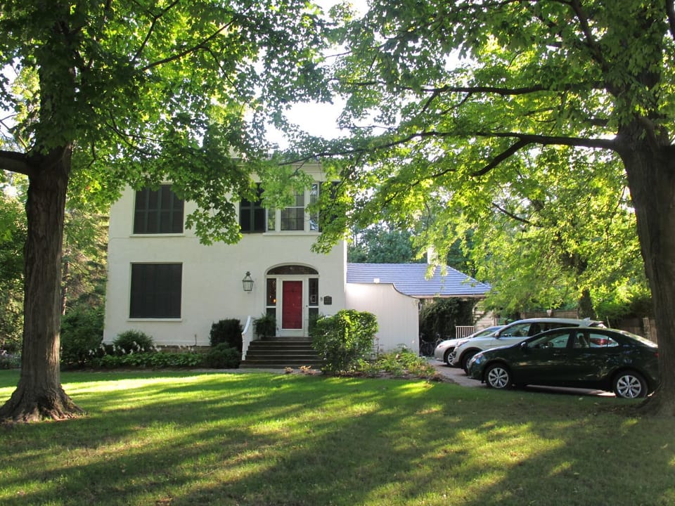 Historic Lyons House Bed and Breakfast in Niagara-on-the-Lake