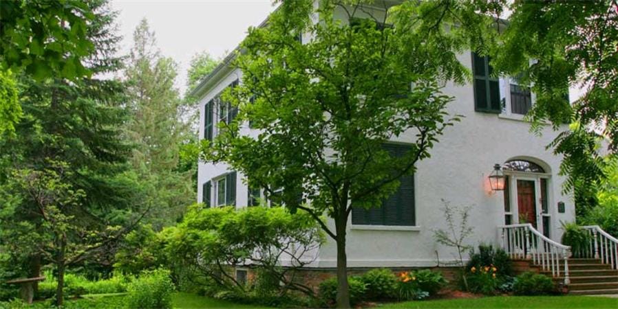Historic Lyons House Bed and Breakfast in Niagara-on-the-Lake