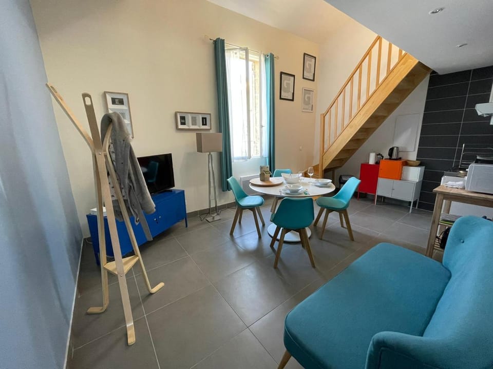 Kitchen or kitchenette, Living room