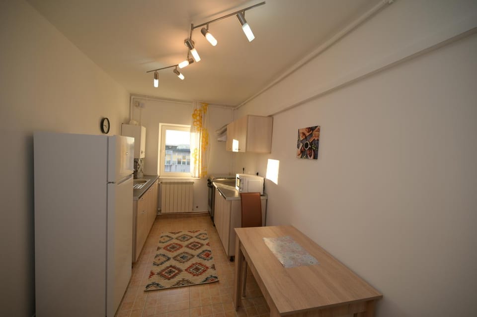Dining area, kitchen