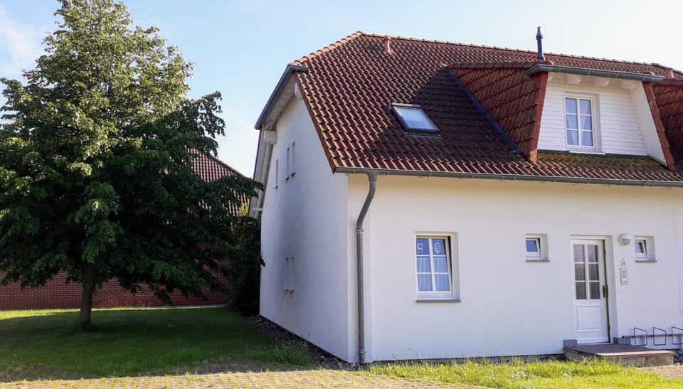 Property building, Facade/entrance, Garden