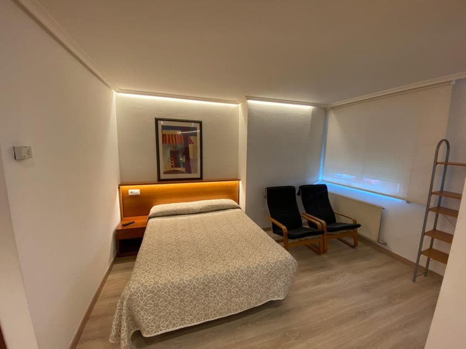 Bed, Photo of the whole room, Decorative detail