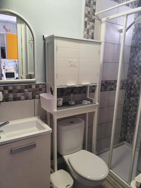 Shower, Toilet, Bathroom