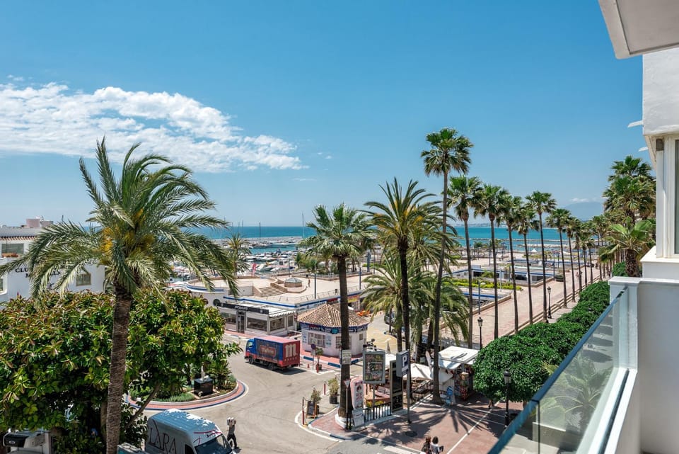 Sea view, Street view