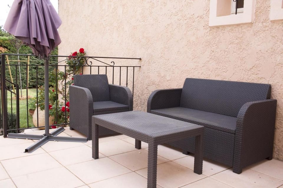 Les murmures du Temps Villa 3 Chambres avec Piscine Villa in Carpentras