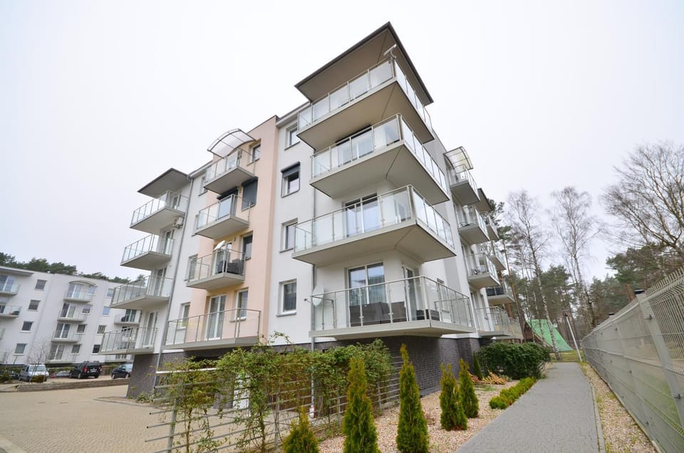 Property building, Facade/entrance, Balcony/Terrace, Parking