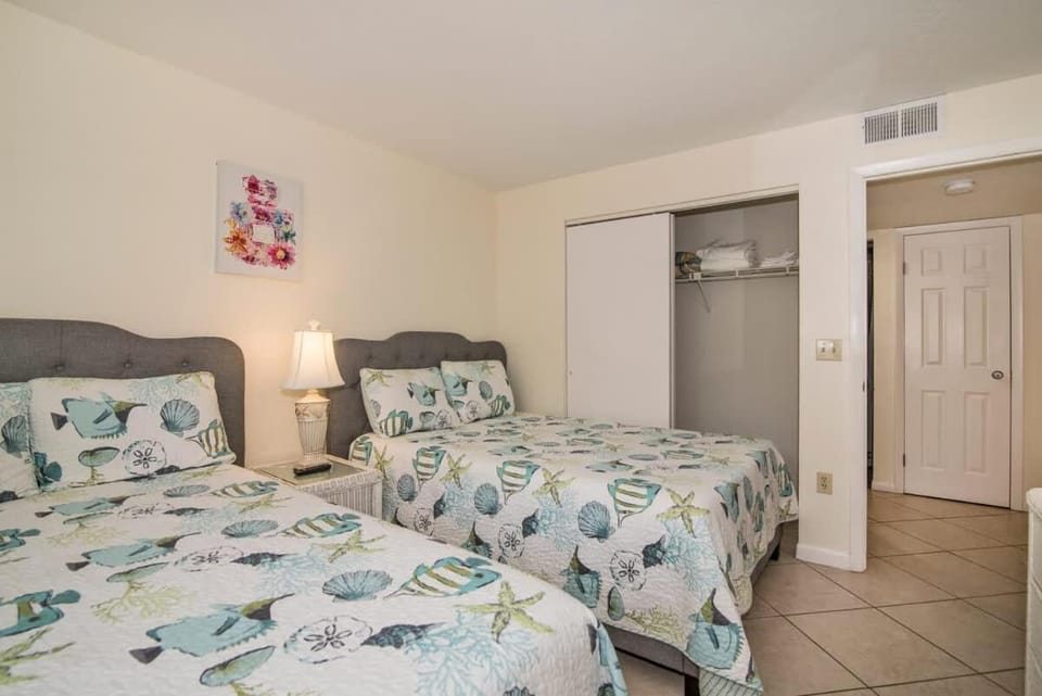 Shorewalk 2 Bedroom 2 Bathroom Near IMG And Bradenton Beach House in Bradenton