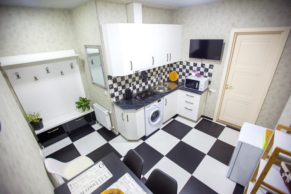 Coffee/tea facilities, Kitchen or kitchenette, Living room, Seating area