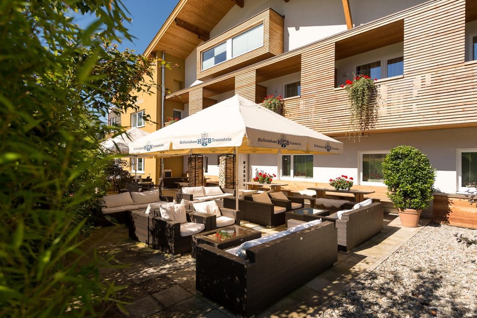 Patio, Lounge or bar