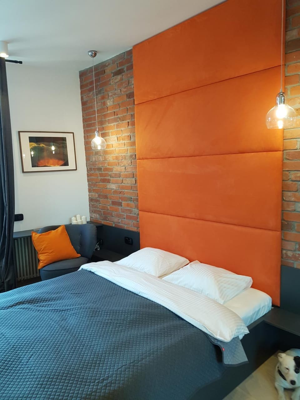 Bed, TV and multimedia, Bedroom