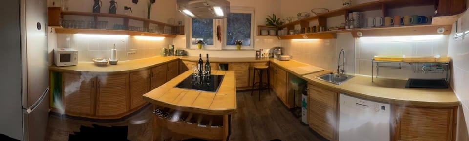 Kitchen or kitchenette, Food and drinks, Communal kitchen, Mountain view, pet friendly, stove, kitchen
