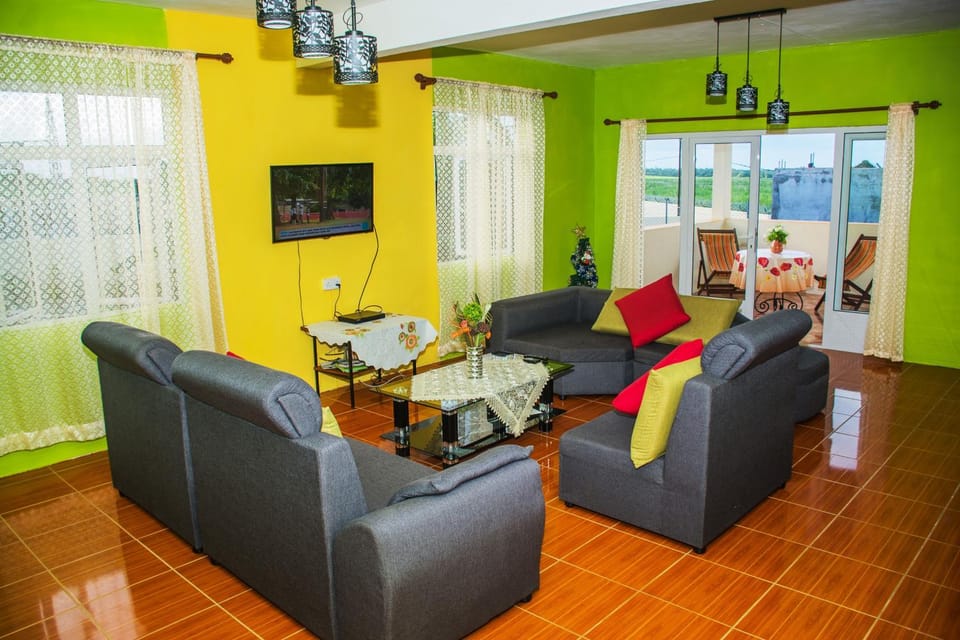 TV and multimedia, View (from property/room), Balcony/Terrace, Living room, Lounge or bar, Sunset, Family