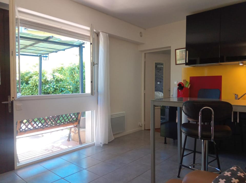 TV and multimedia, Dining area