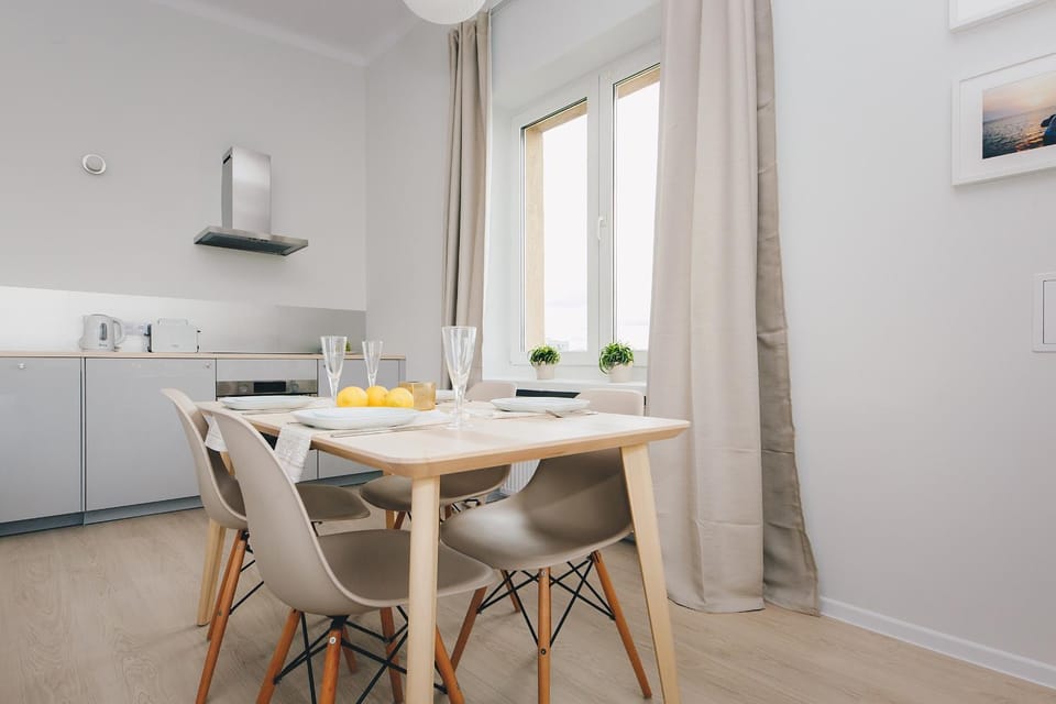 Kitchen or kitchenette, Dining area, stove