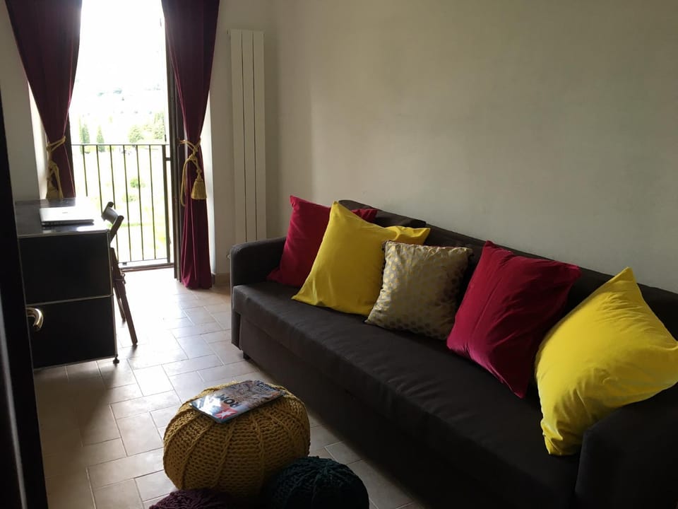 Bed, Photo of the whole room, Seating area, Guests
