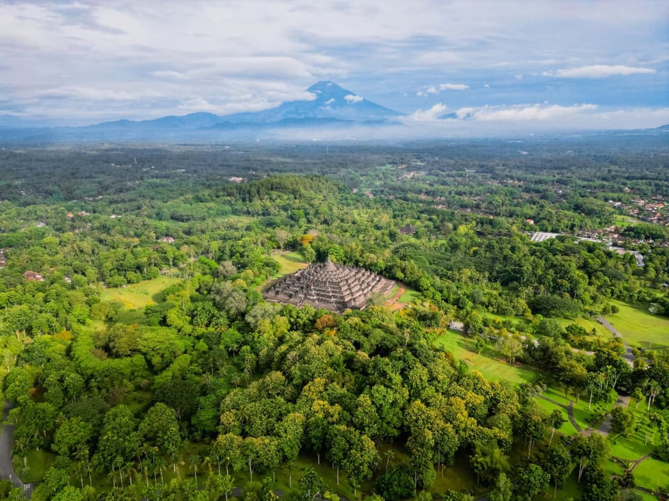 Nearby landmark, Natural landscape, Mountain view