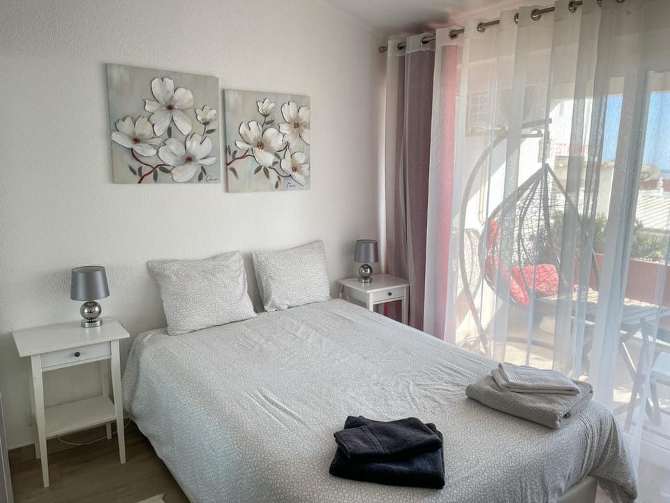 Bed, View (from property/room), Balcony/Terrace, Bedroom, towels
