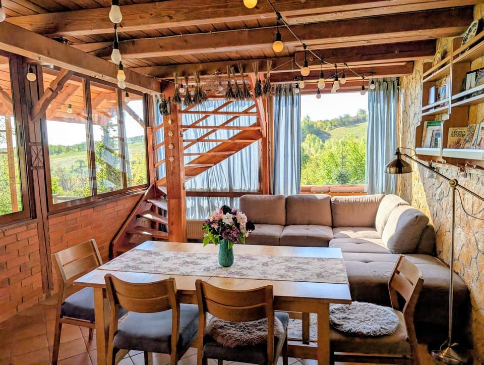 Rose Hip Hill Farm Bed and Breakfast in Romania