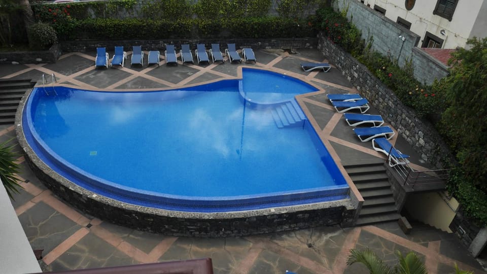 Swimming pool, Swimming pool