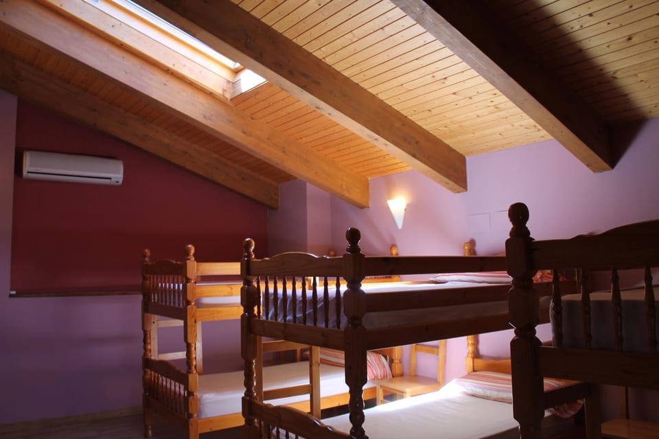 Bedroom, bunk bed, air conditioner