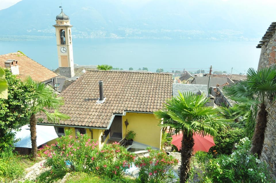 Facade/entrance, Neighbourhood, Natural landscape, Garden view, Lake view, Mountain view